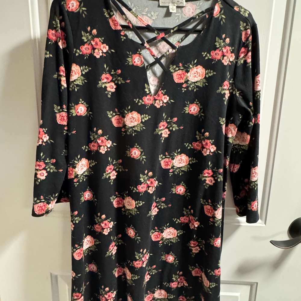 Nine Britton Black and Pink Sheath Dress V-Neck 3/4 Sleeve